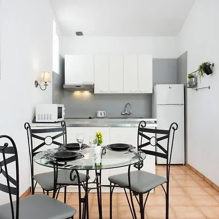 Vakantiehuis Hemeras Boutique Homes - Bungalow With Private Garden 5min From The Beach *